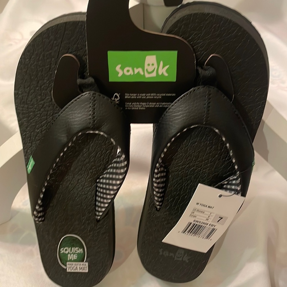 Sanuk black sandals
